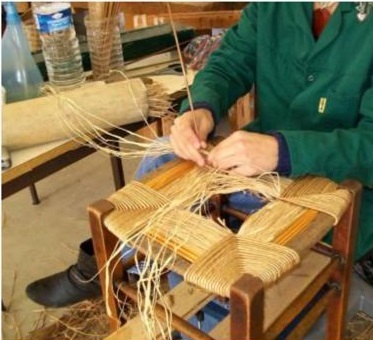 Cannage de chaises à Braine-l'Alleud : redonnez vie à vos sièges anciens