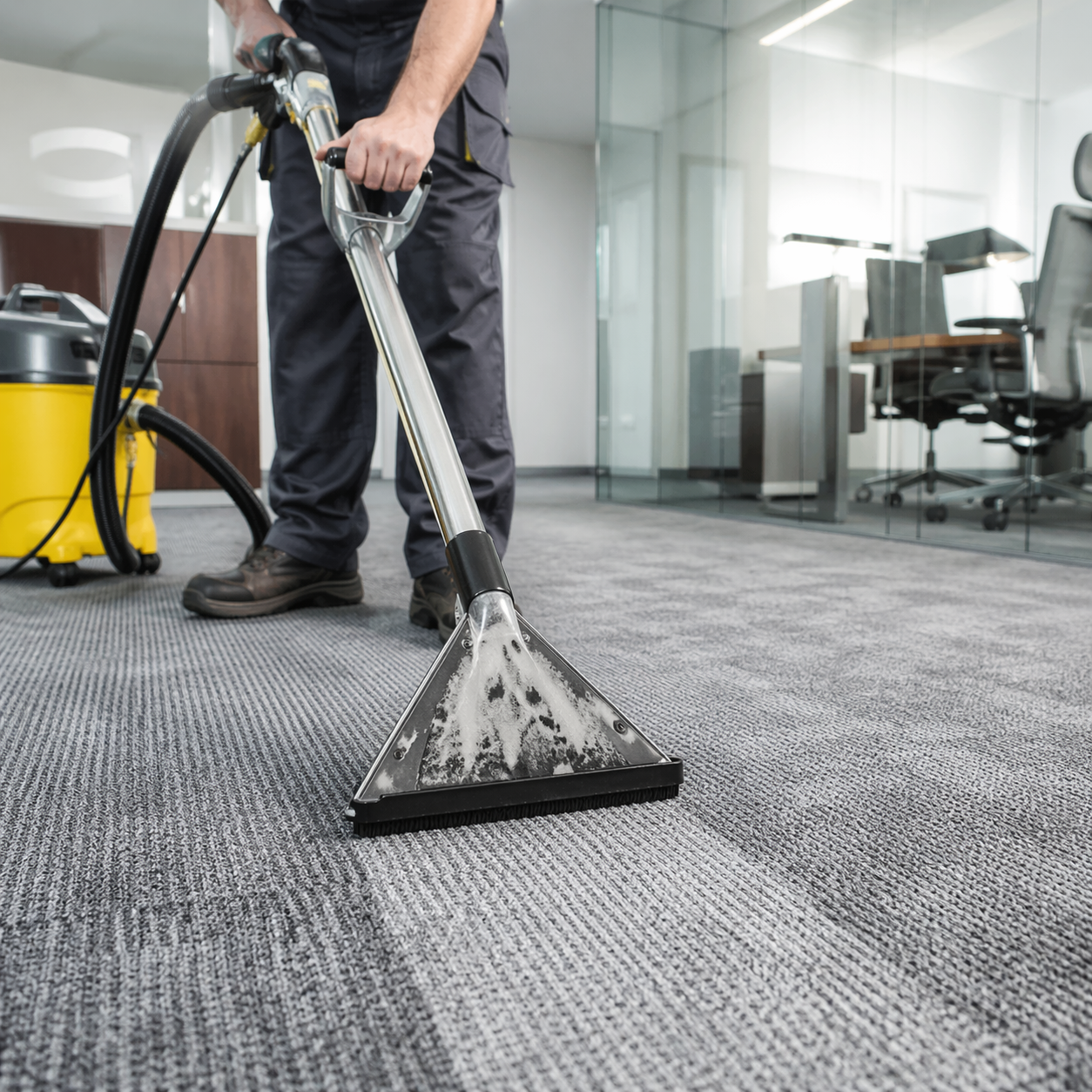 Nettoyage de moquette à domicile à Braine-l’Alleud : une solution professionnelle pour une moquette propre, saine et durable